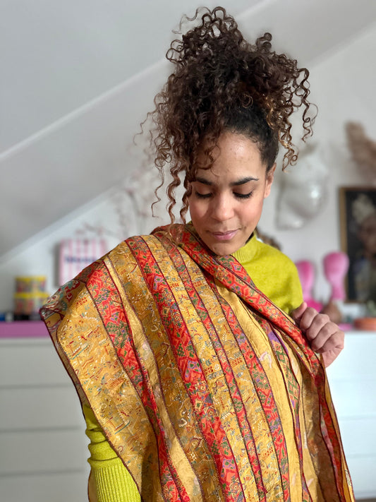 handgemaakte vintage sjaal van zijde, met verschillende patchwork laagjes