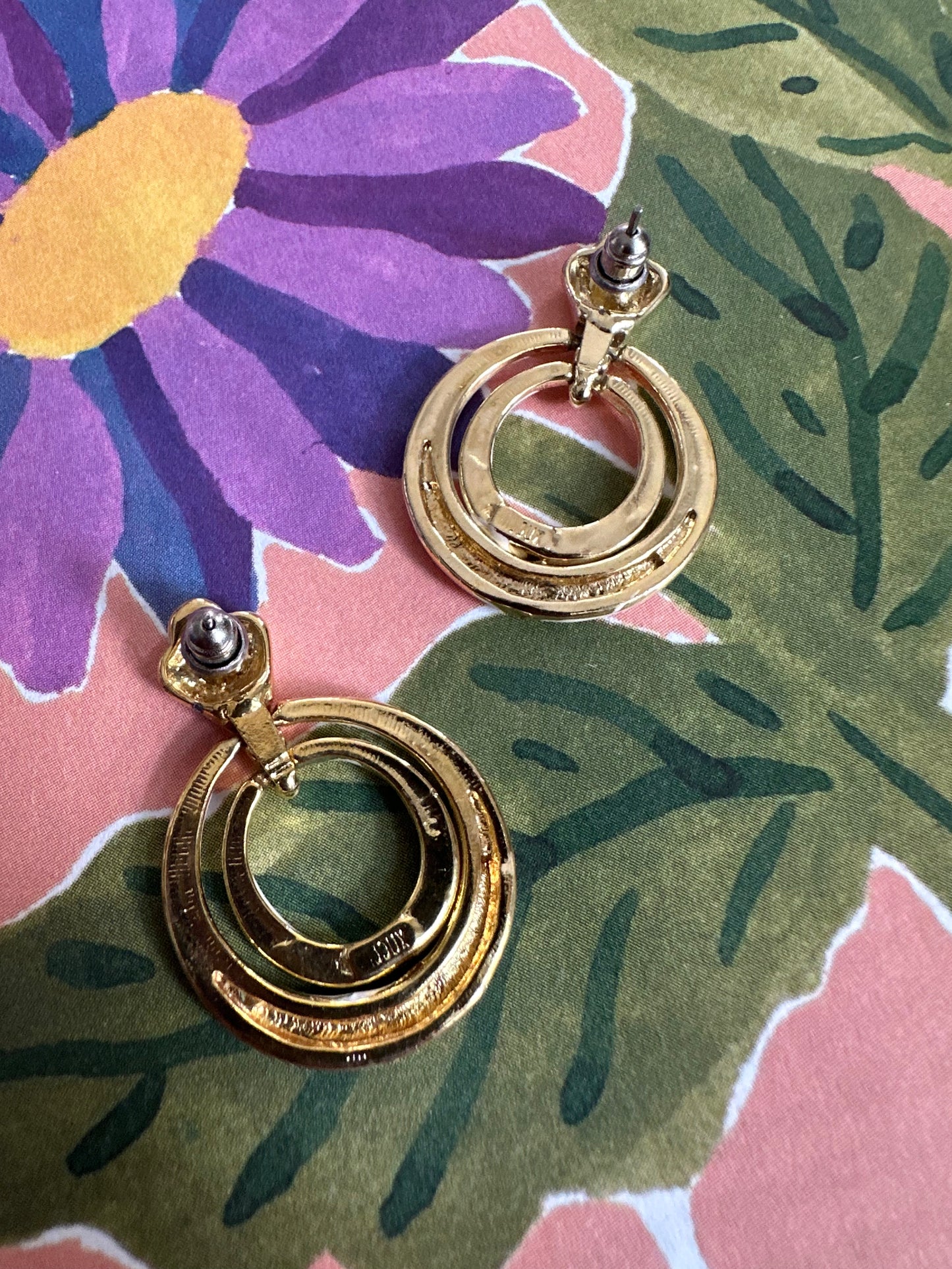 vintage goudkleurige oorhangers met dubbele cirkel 