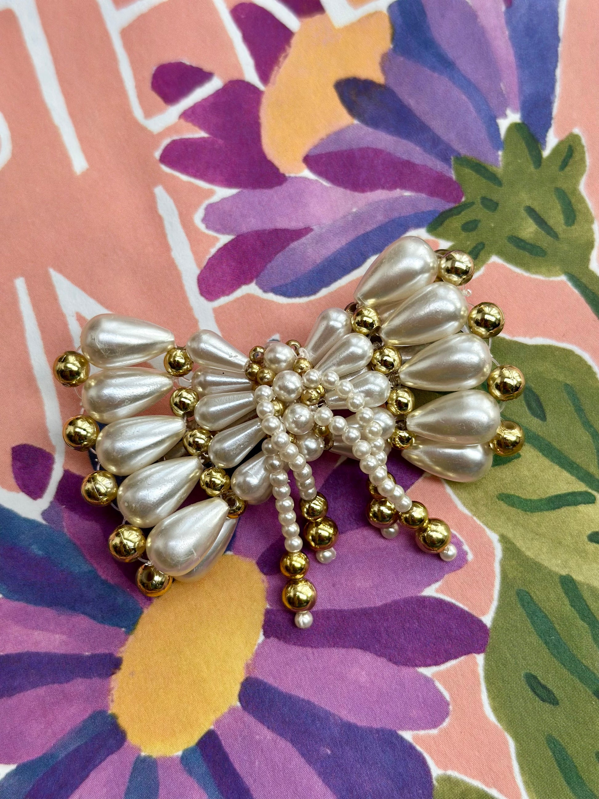 vintage haarspeld met faux parels in strikvorm