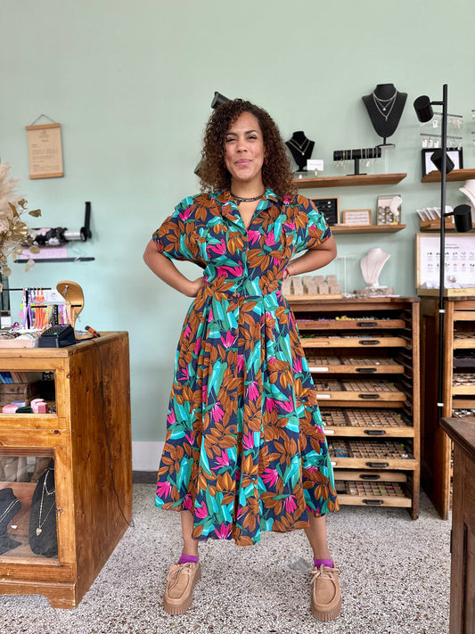 vintage lange jurk met botanische print en felle kleuren