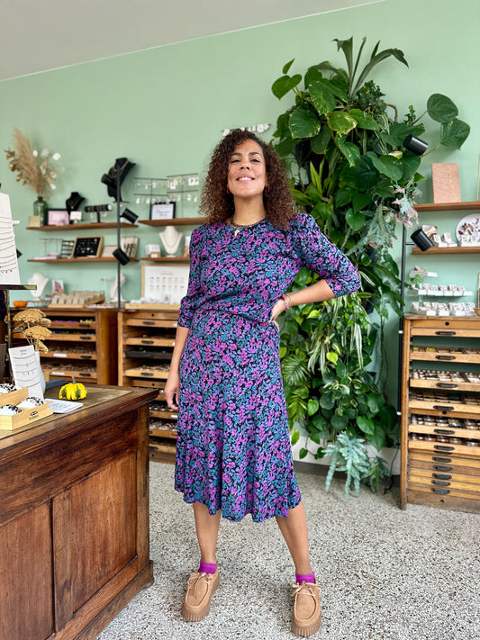 Vintage midi jurk met paars en turquoise bloemen print, romantisch
