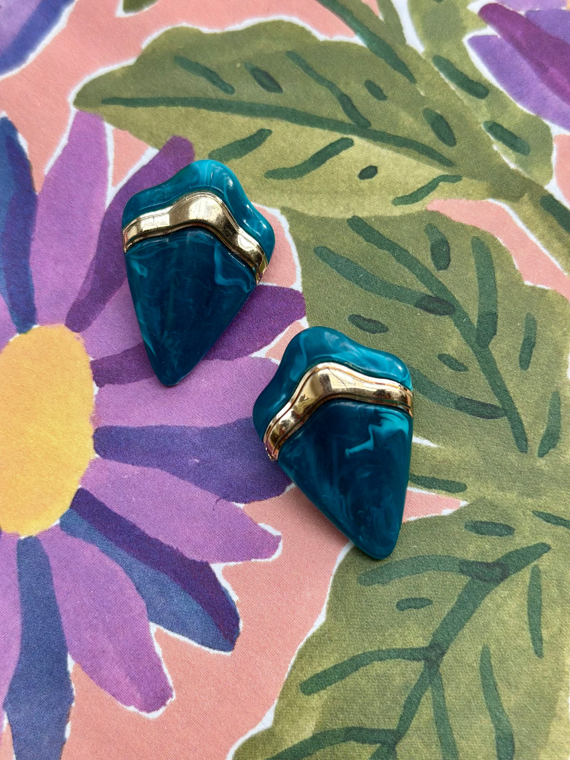 vintage turquoise met gouden clip-oorbellen