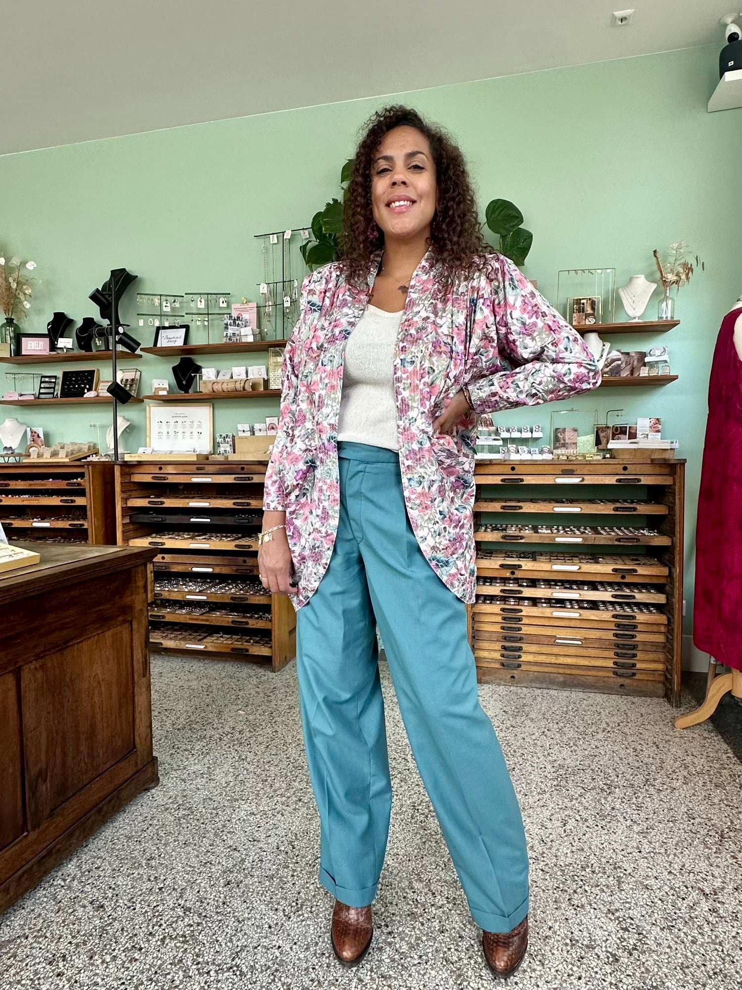 vintage pantalon behorende bij eencolbert, gecombineerd met een vintage jasje