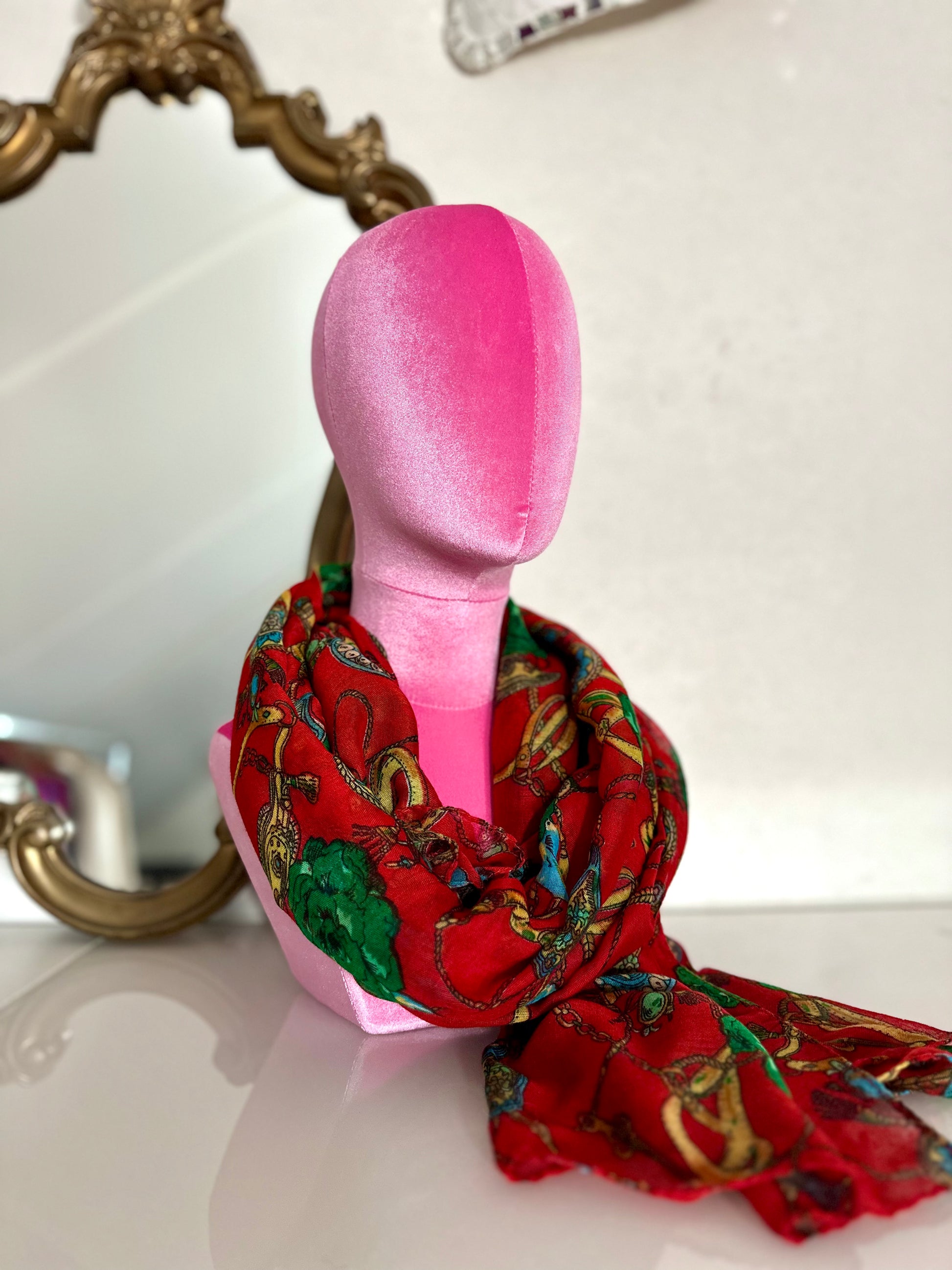 vintage grote sjaal in rood met jaren negentig barok print