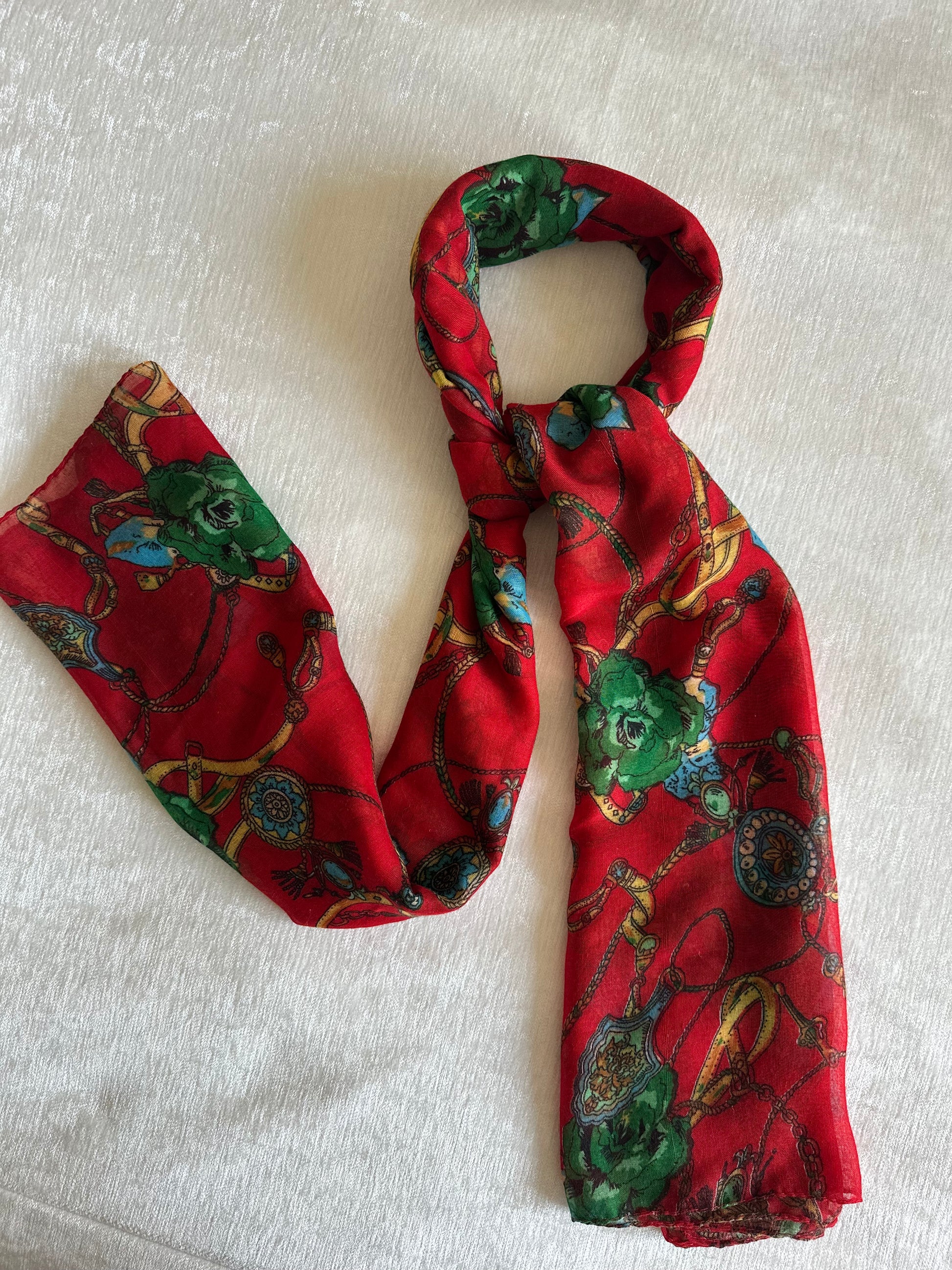 retro rode sjaal in groot formaat met barok print 