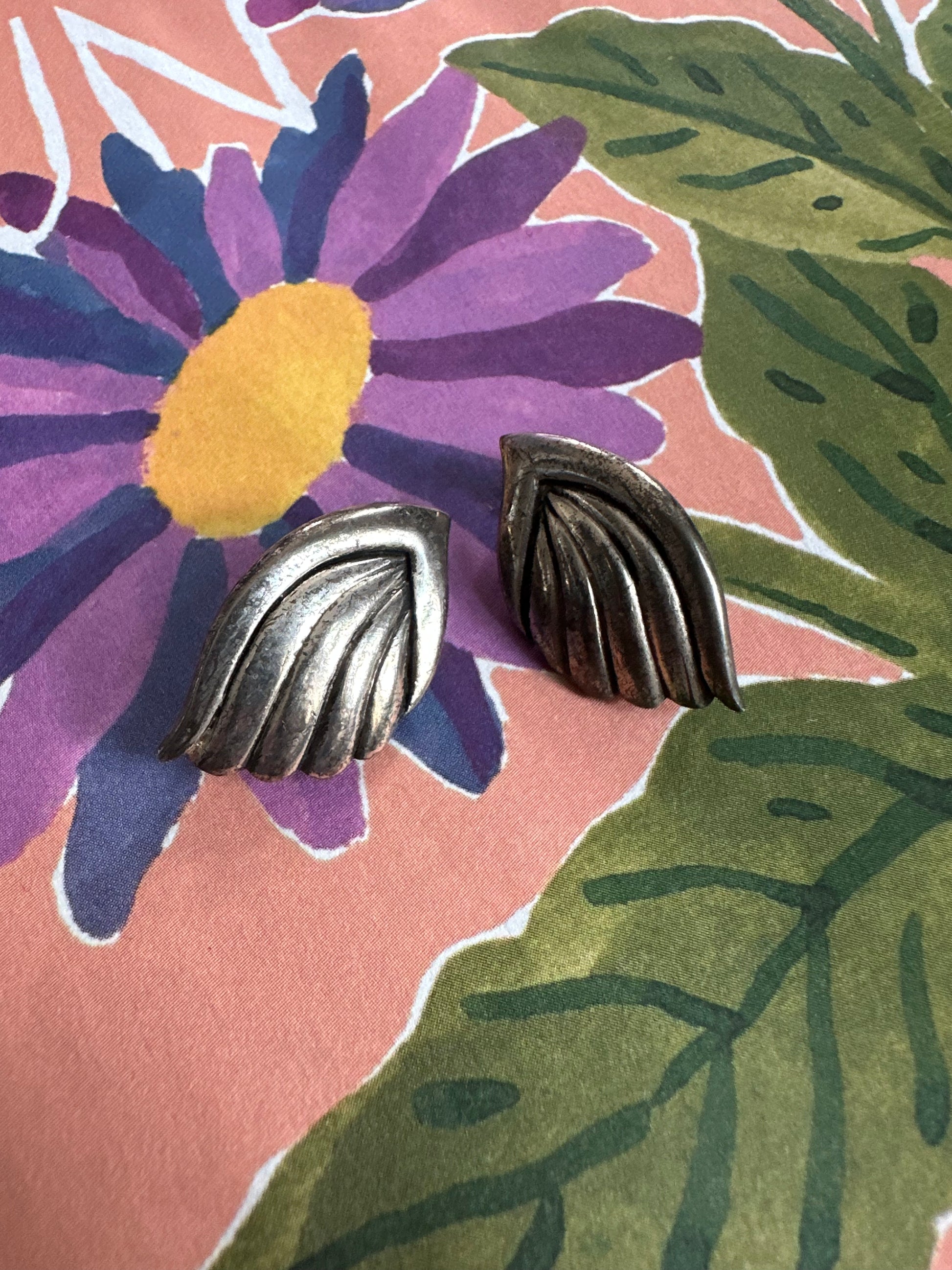 vintage zilverkleurige clip-oorbellen vleugels