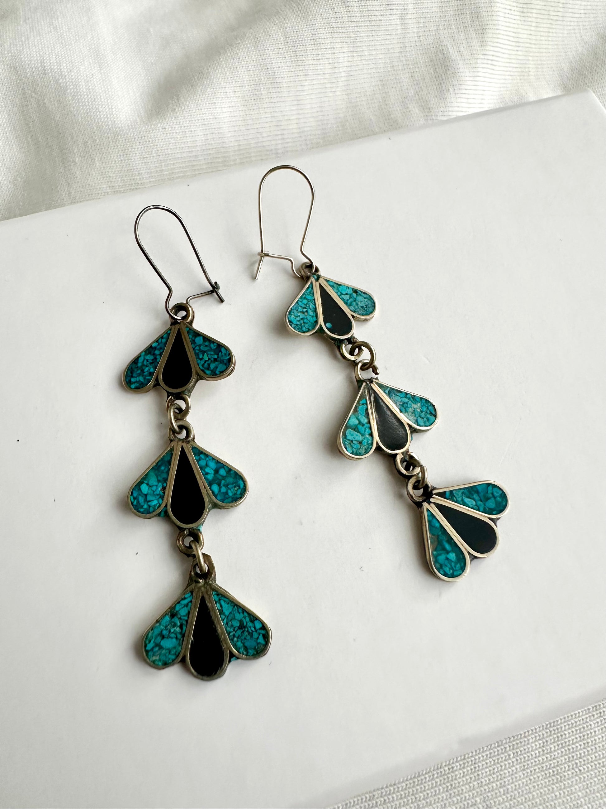 vintage zilverkleurige oorbellen, hangers met turquoise details